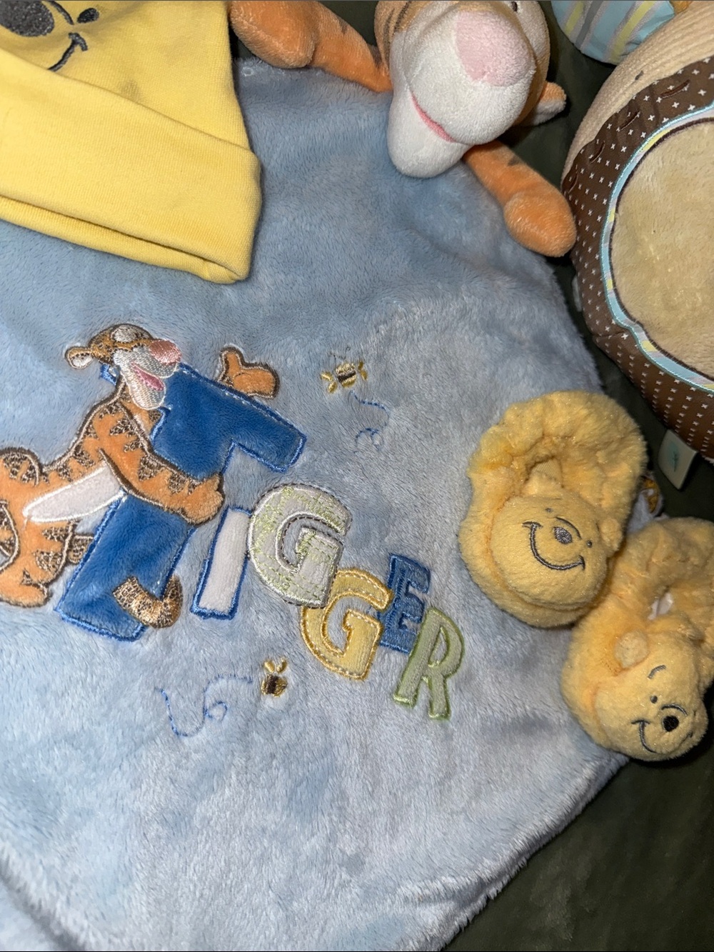 Winnie the Pooh Baby Gift Set - Yellow & Light Blue Winnie the Pooh rattle - Picture 3 of 7